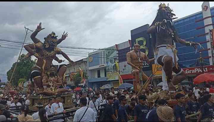Parade Ogoh-ogoh Jelang Ramadan dan Toleransi Umat Beragama di Lombok