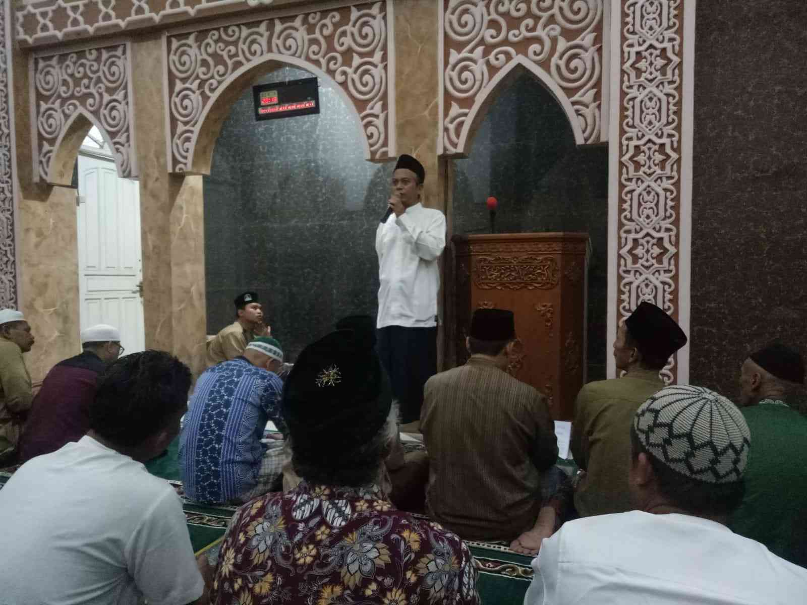 Aktivitas Setelah Sahur: Sebaiknya Banyak Berdzikir di Masjid