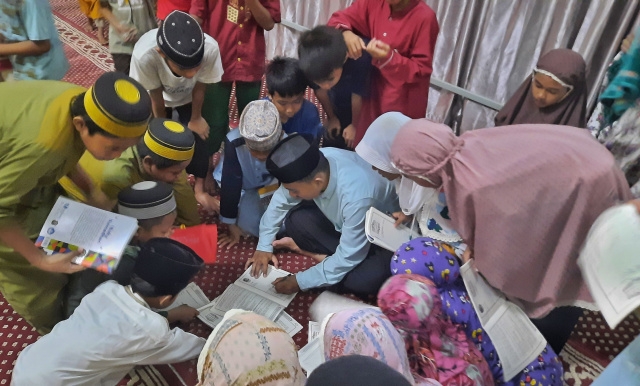 Menggali Pesan Spritual di Balik Tradisi Memburu Tanda Tangan Penceramah di Bulan Ramadan