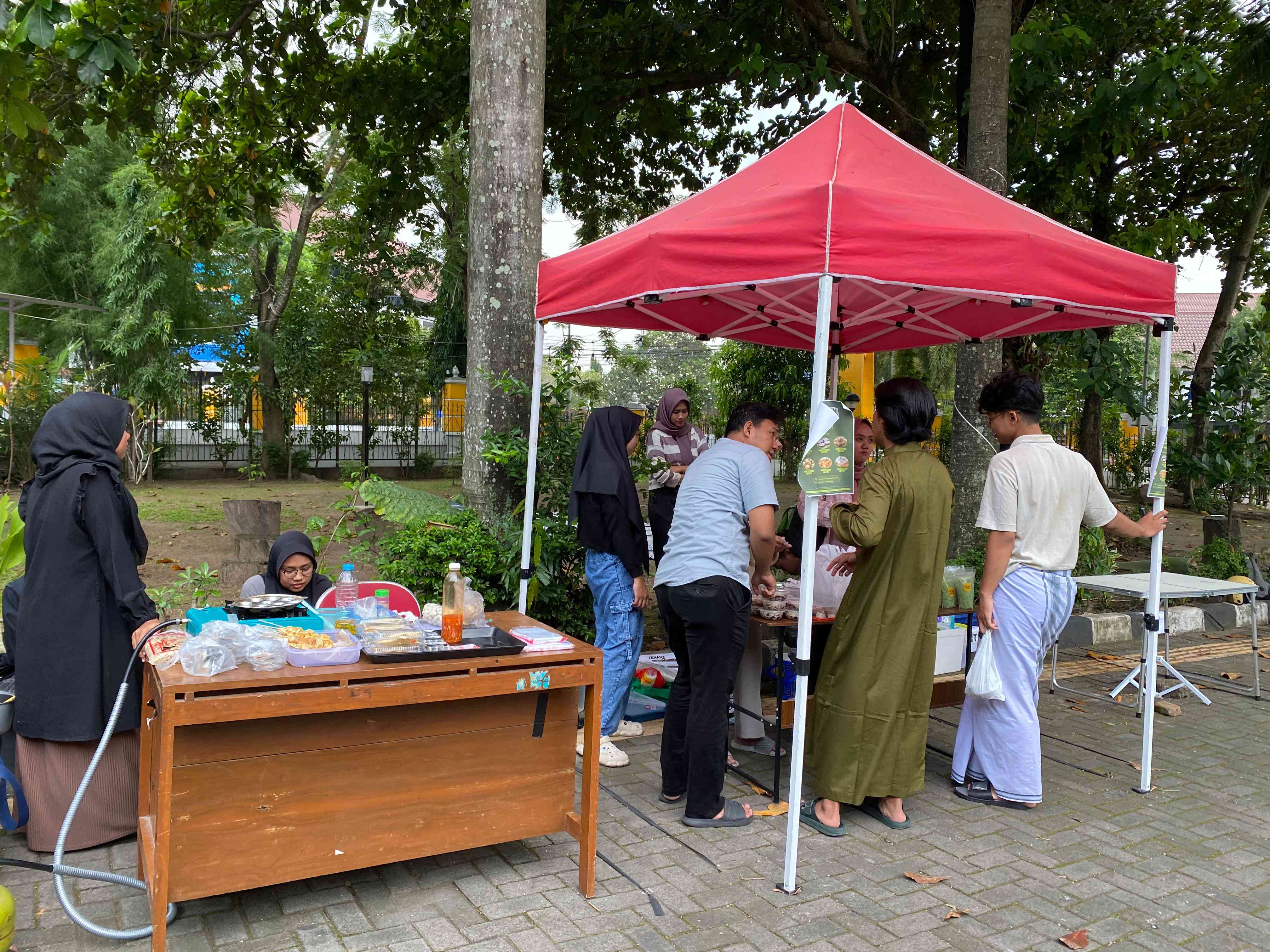 Semarak Takjilan Ramadan 1445-H, Simak Sejarah Singkat Takjilan, Eh! Kita Tilik Takjilan di Salah Satu Universitas Islam Ternama