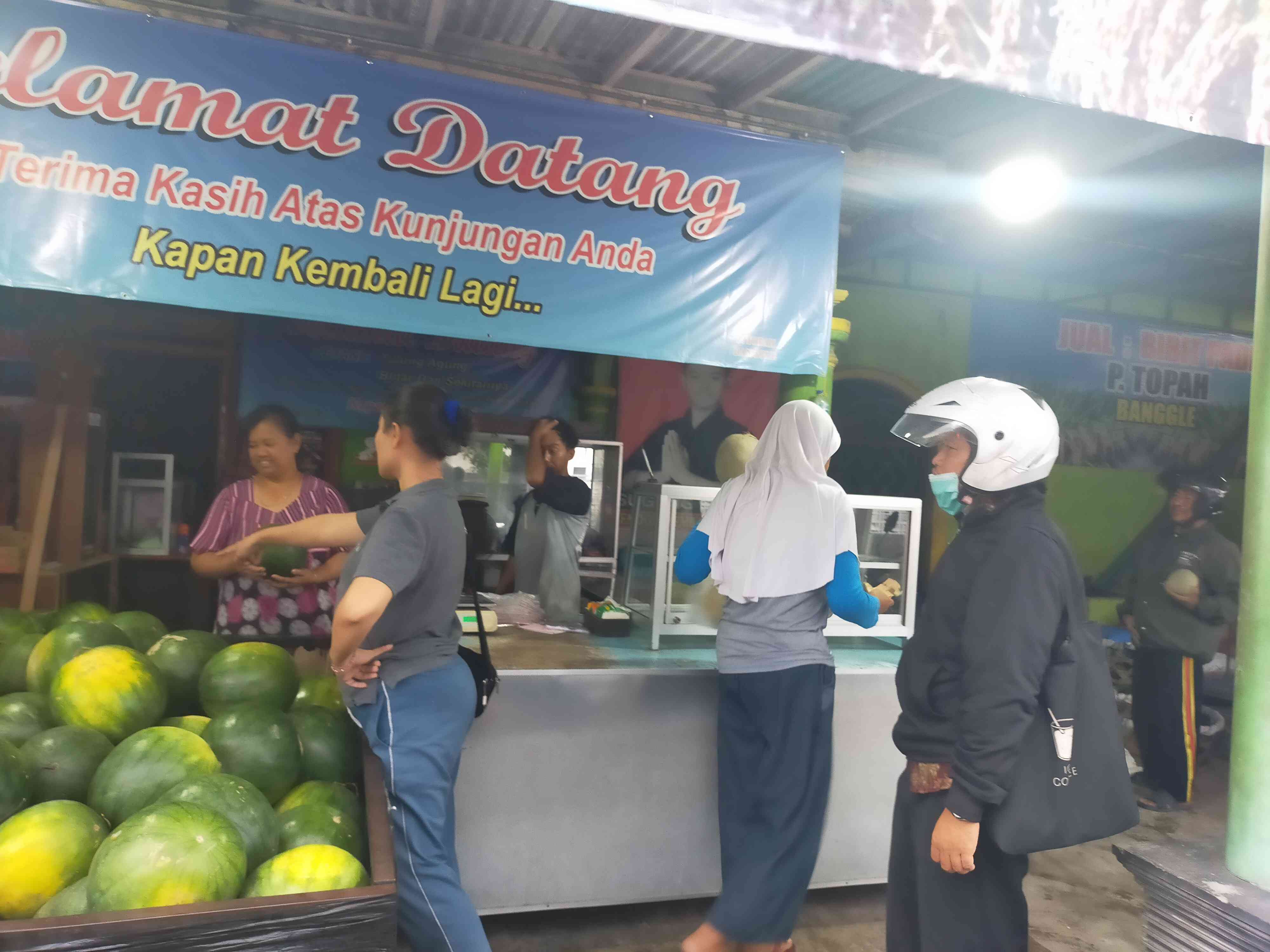 Berburu Takjil di Pasar Ramadan bersama Suami