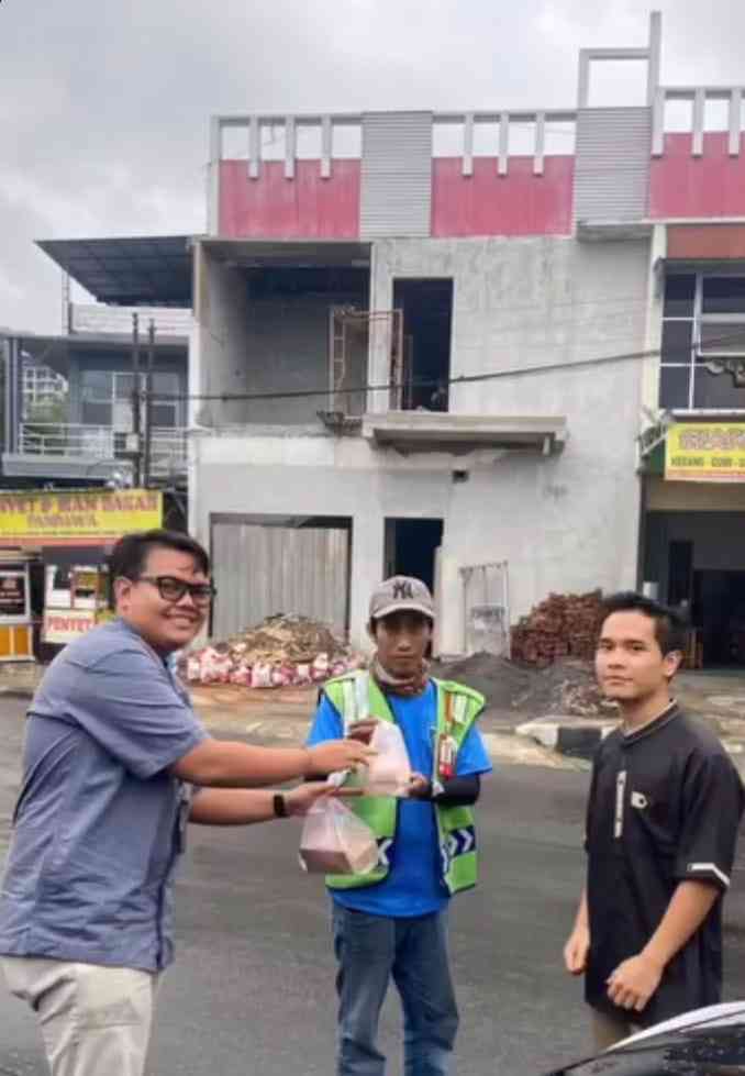 KESMES UNDIP, Eloknya Berbagi di Bulan Suci Ramadan