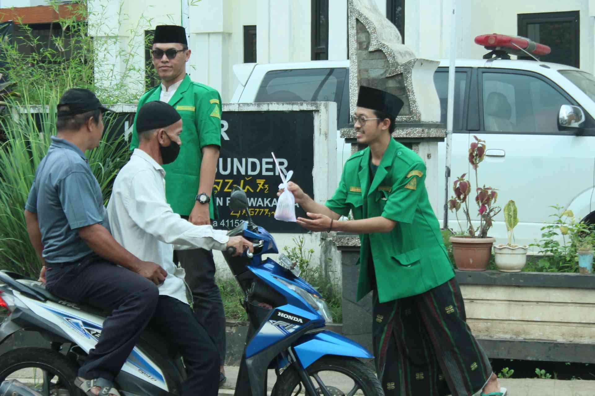 Sedekah Bersama Gerakan Pemuda Ansor Jatiluhur