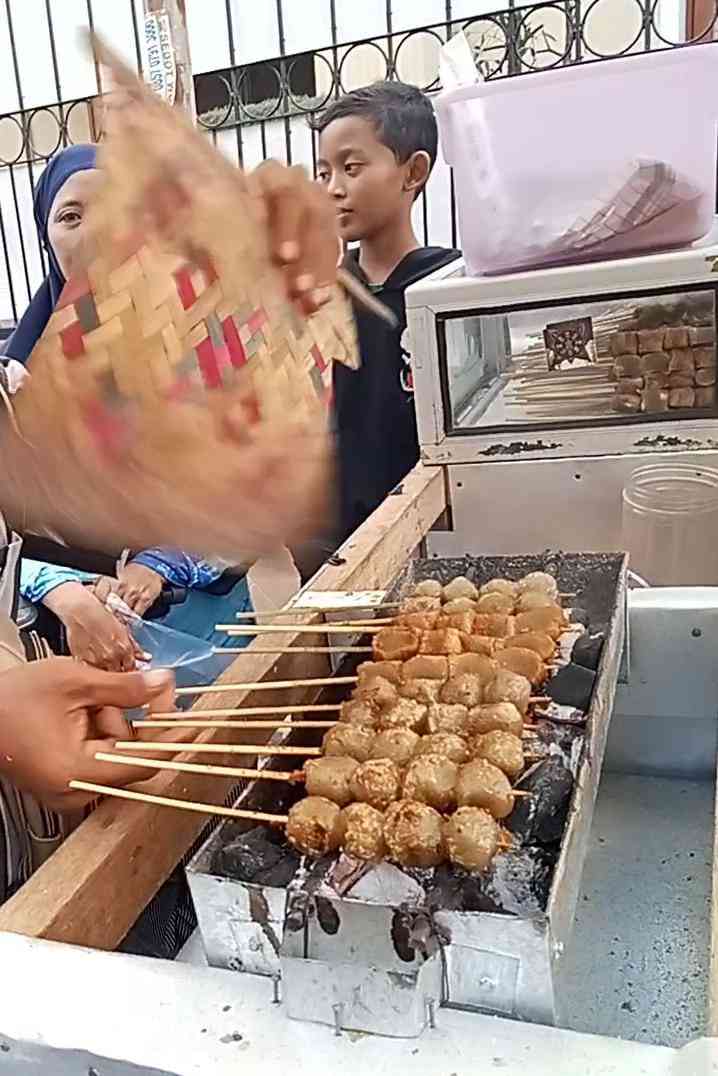 Jalan Komplek Ini Mendadak Jadi Tempat Ngabuburit