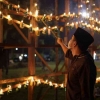 Sambut Ramadan dengan Kebersamaan: Tradisi Pasang Lampu Hias
