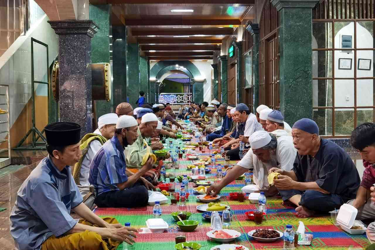 Buka Bersama, Antara Sunnah dan Mudharat