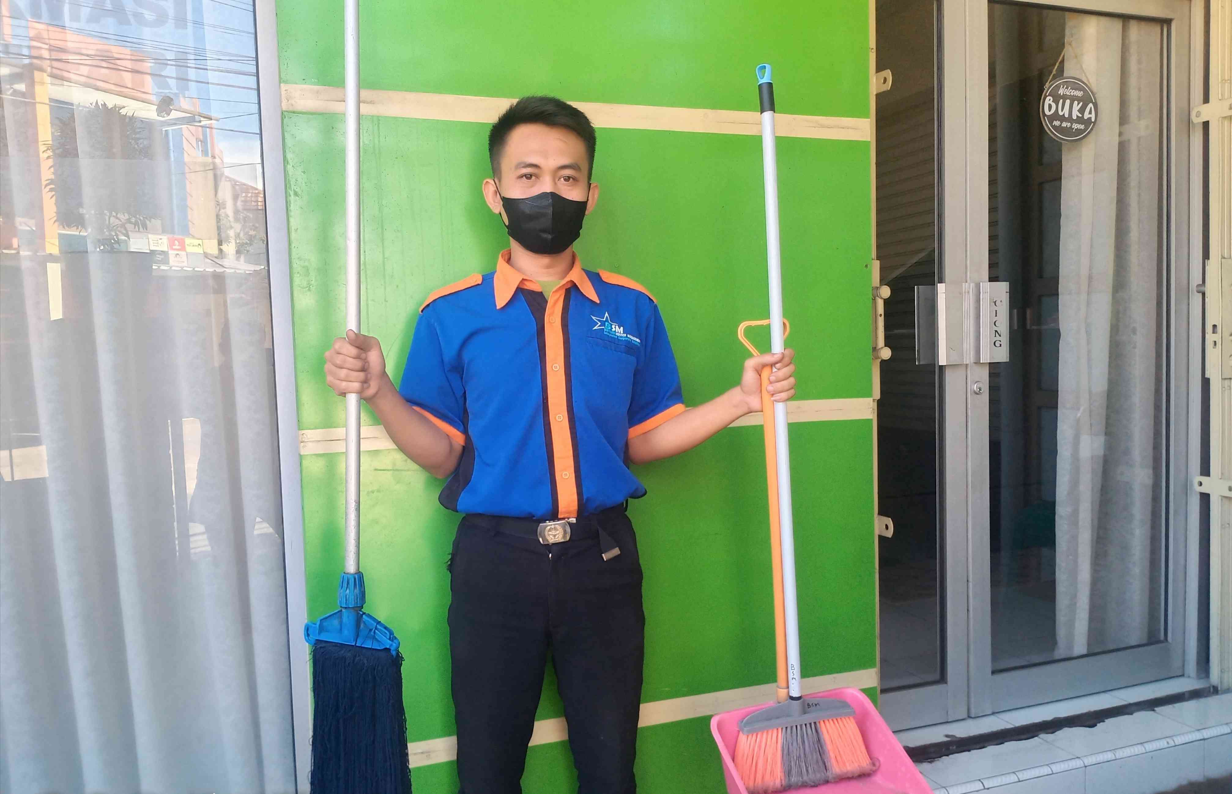 Kisah Hikmah Sang Cleaning Service Saat Berburu Promo Ramadan