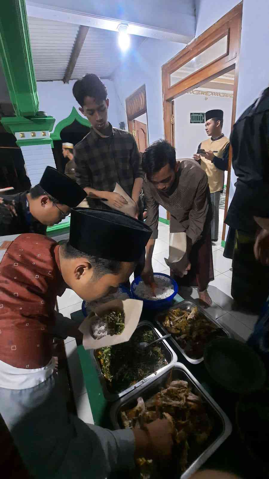 Kelompok 10 KKN T 35 dan Kontribusinya di Bulan Ramadhan