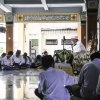 Bulan Ramadhan Ikut Ngaji Kilatan Di Pesantren: Ngaji Tidak Selalu dengan Al-Qur'an