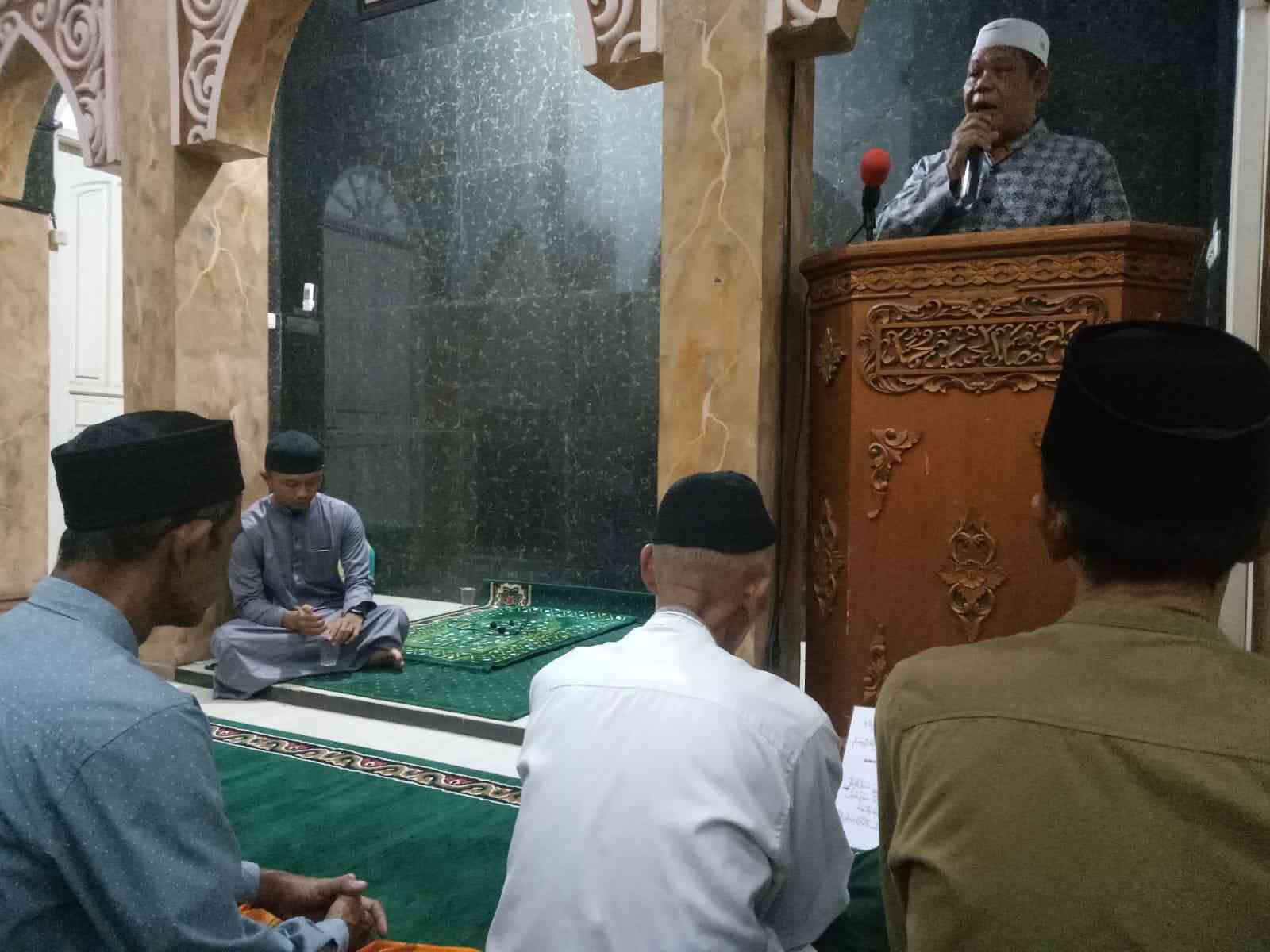 Masih Bertahan pada Pertengahan Ramadhan di Masjid Al Husain