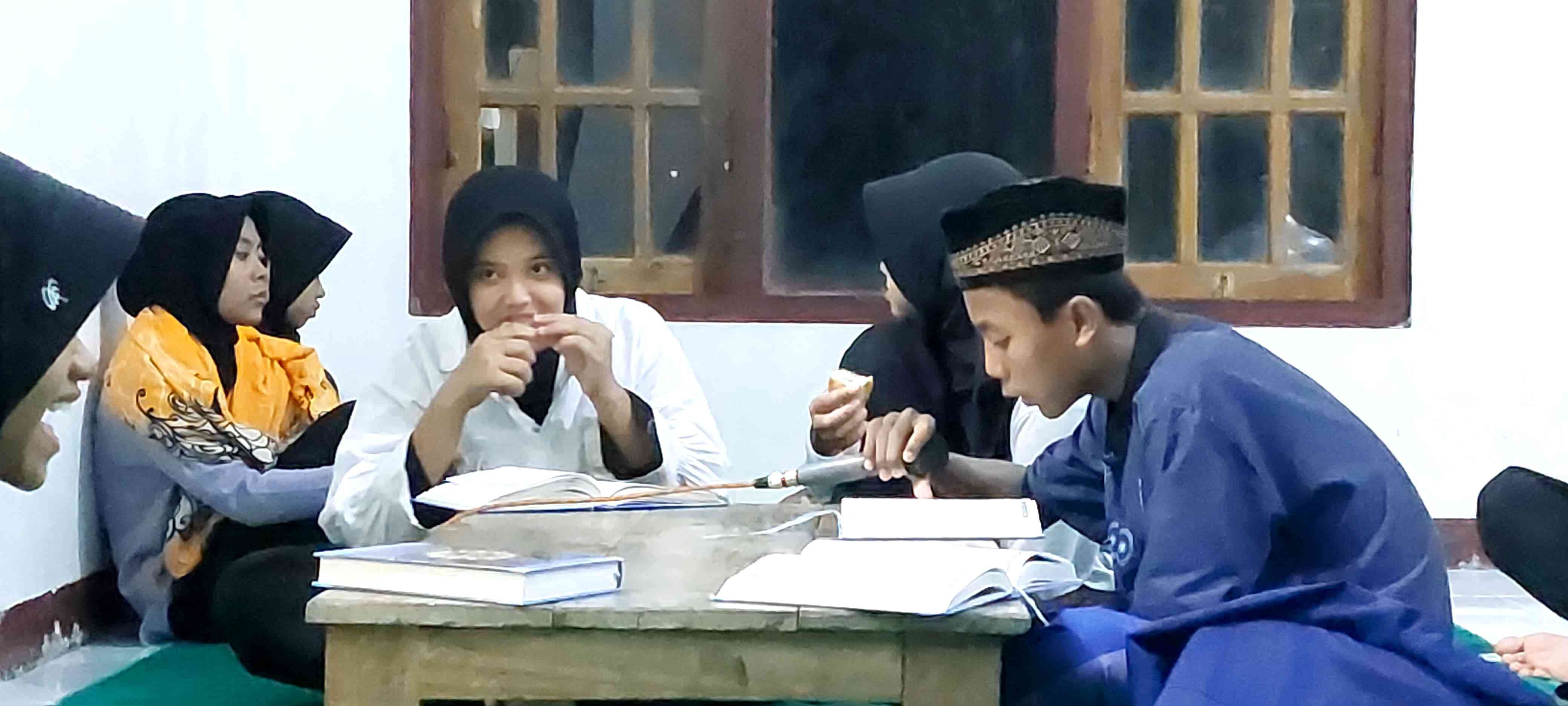 Tadarus Al-Qur'an Bersama Pemuda/i Desa Pagerukir: Membangkitkan Spiritual Pemuda di Era Modern