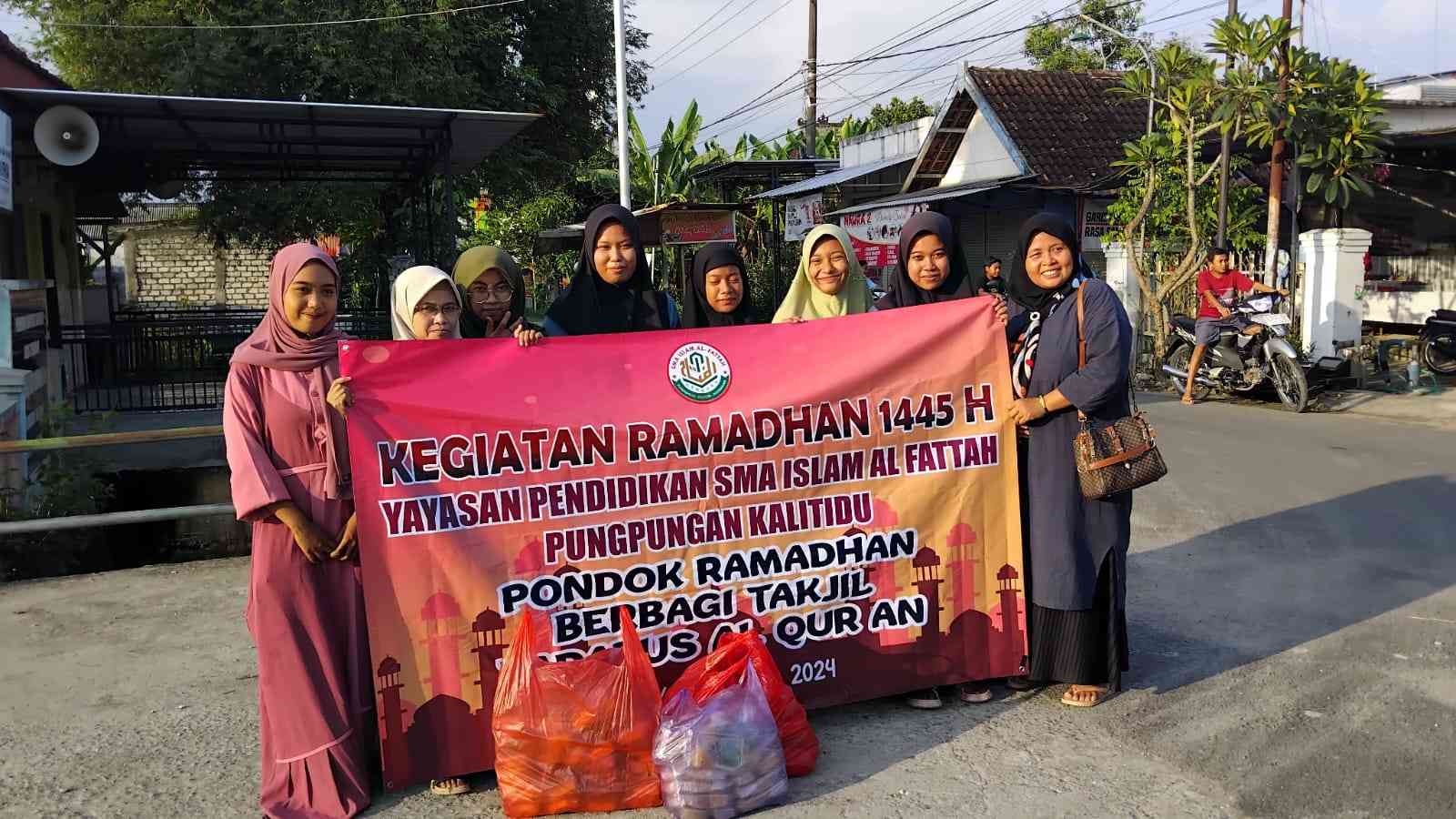 SMA Islam Al Fattah Gelar Takjil