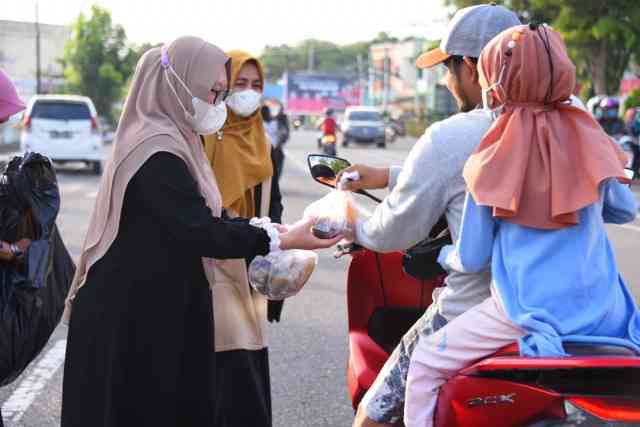 Memaknai Berbagi Takjil di Jalanan, Apa Sasaran yang Dituju?