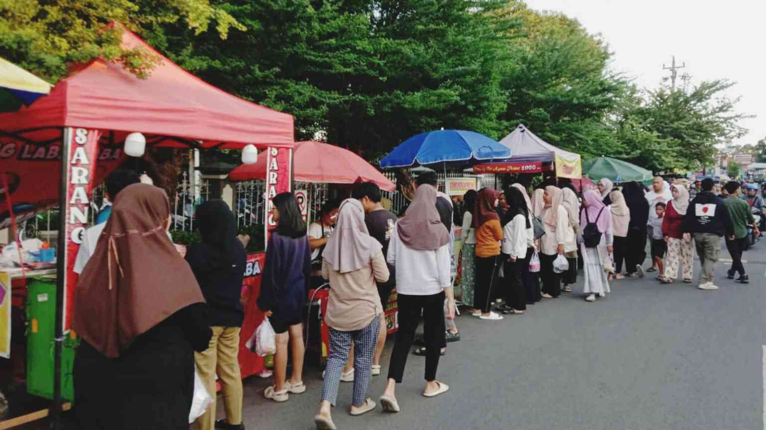 Takjil War, Perang Baju Lebaran, dan Sikap Umat Islam