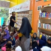 Pendiri TBM Lentera Pustaka Sedekah Uang Ketupat ke 87 Anak Pembaca Aktif