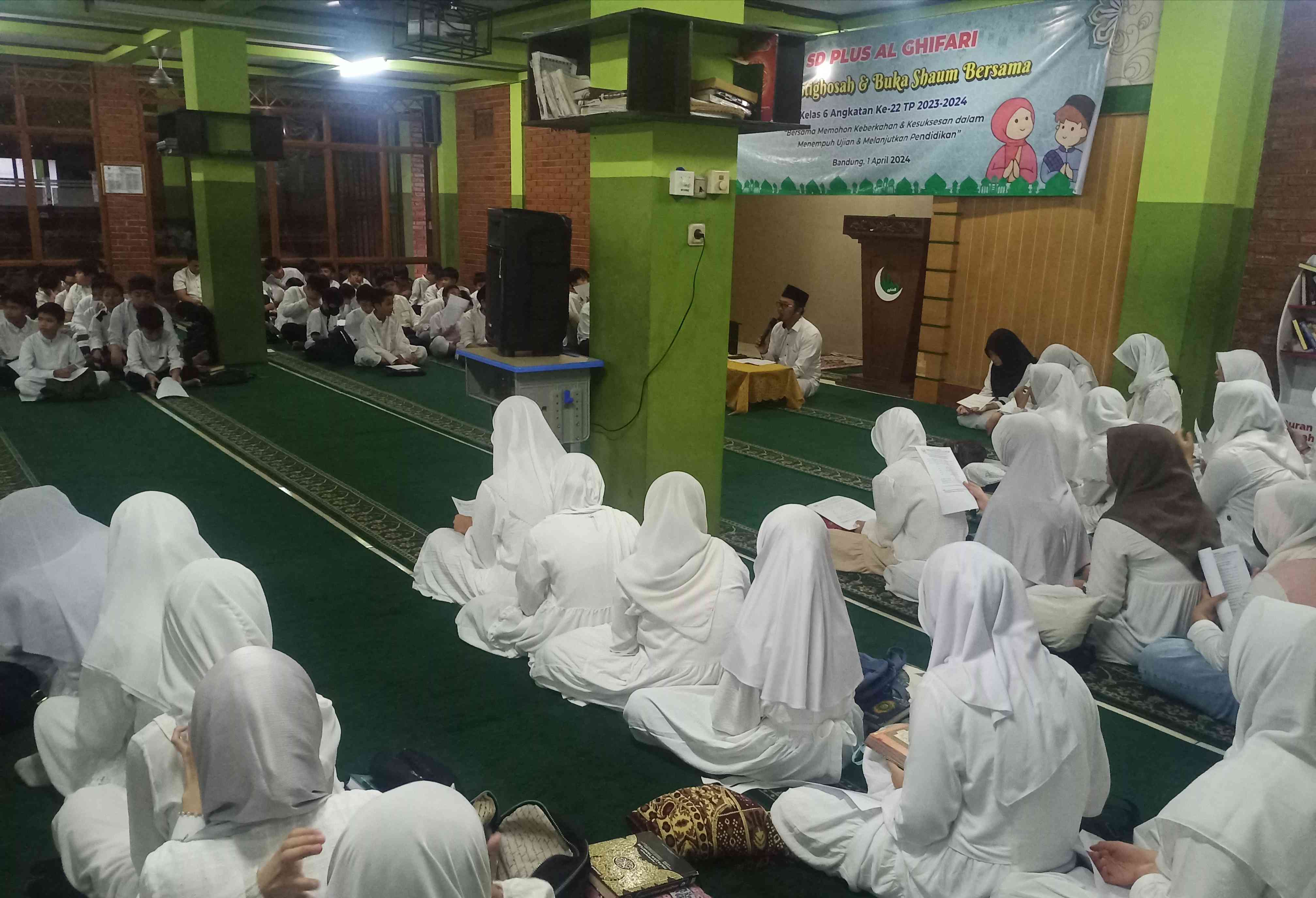 Memohon Kesuksesan untuk Siswa, SD Plus Al Ghifari Gelar Zikir dan Istighosah Bersama