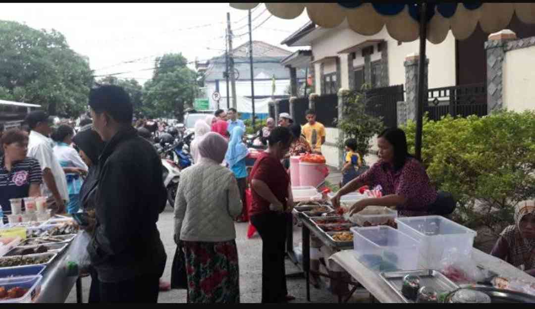 Berburu Takjil di Tanjung Priok