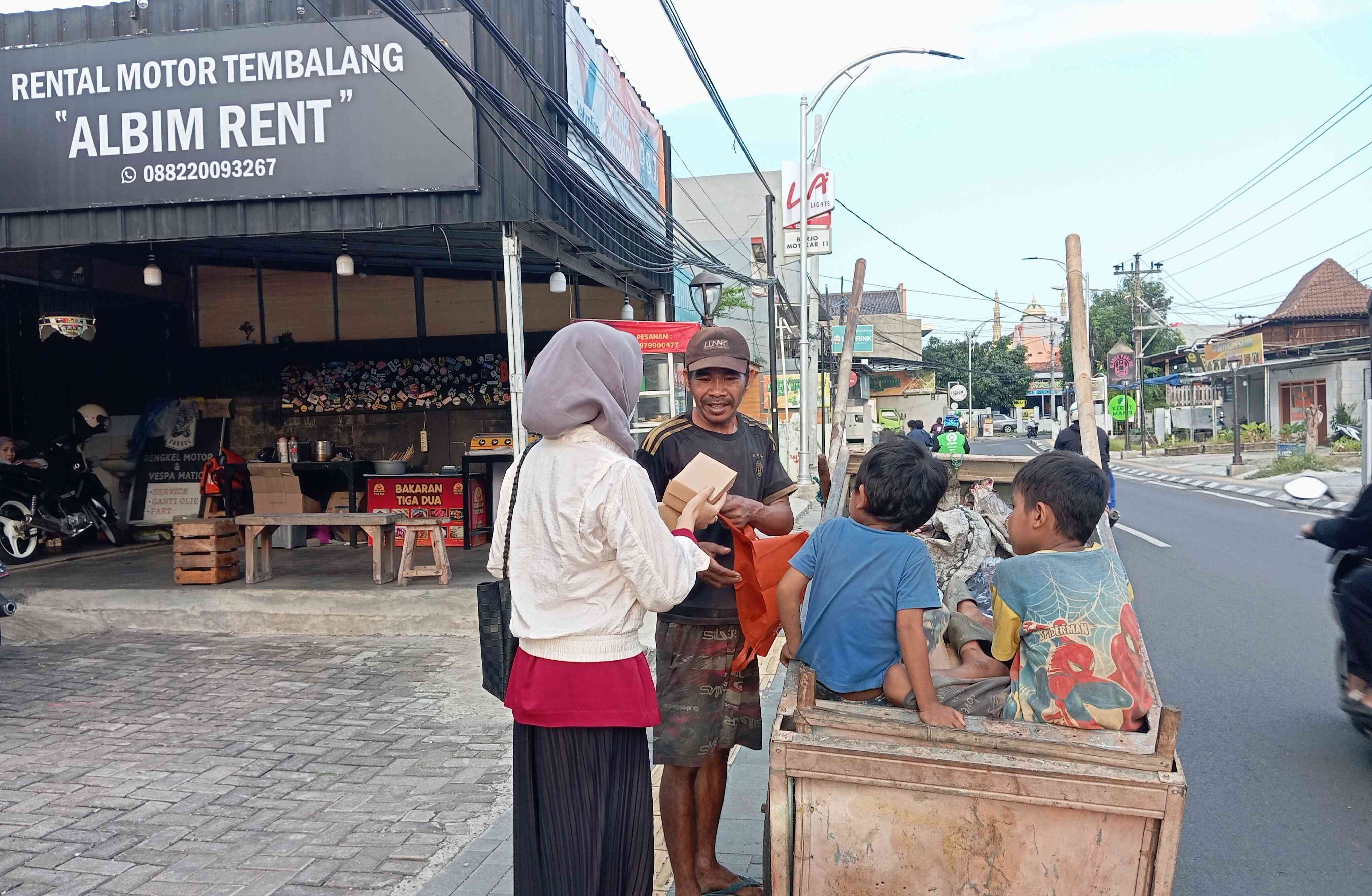 Berburu Kebaikan: Kejar Mimpi Semarang Berbagi Takjil di Bulan Ramadhan