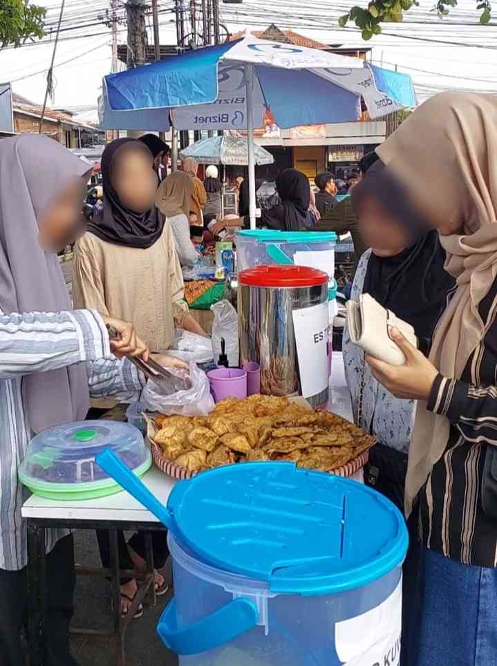 Kopma UIN Walisongo Gelar Kegiatan Jualan Takjil Sebelum Buka Puasa