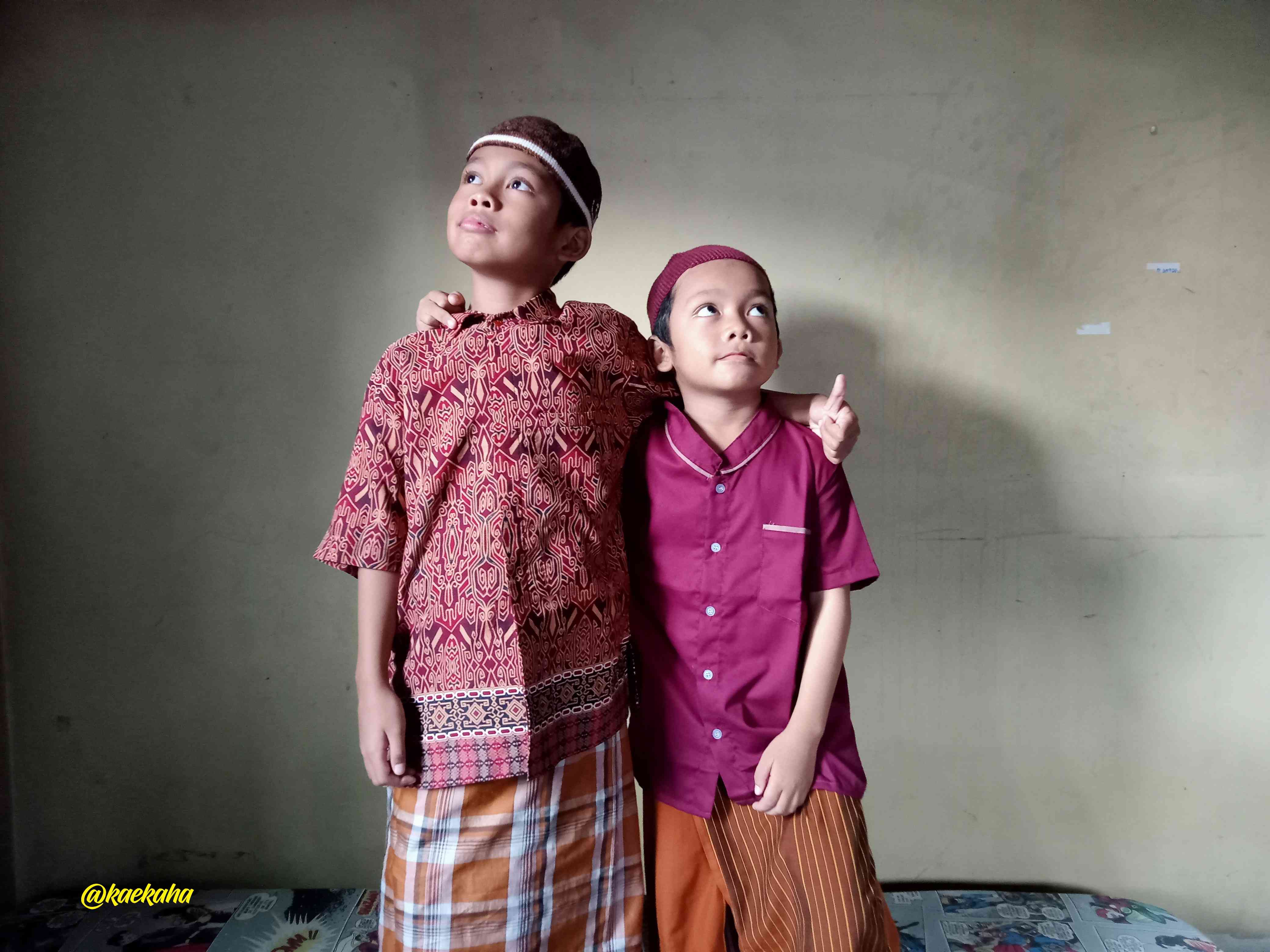 Memperkenalkan (Kembali) Budaya Sarungan Kepada Anak-anak