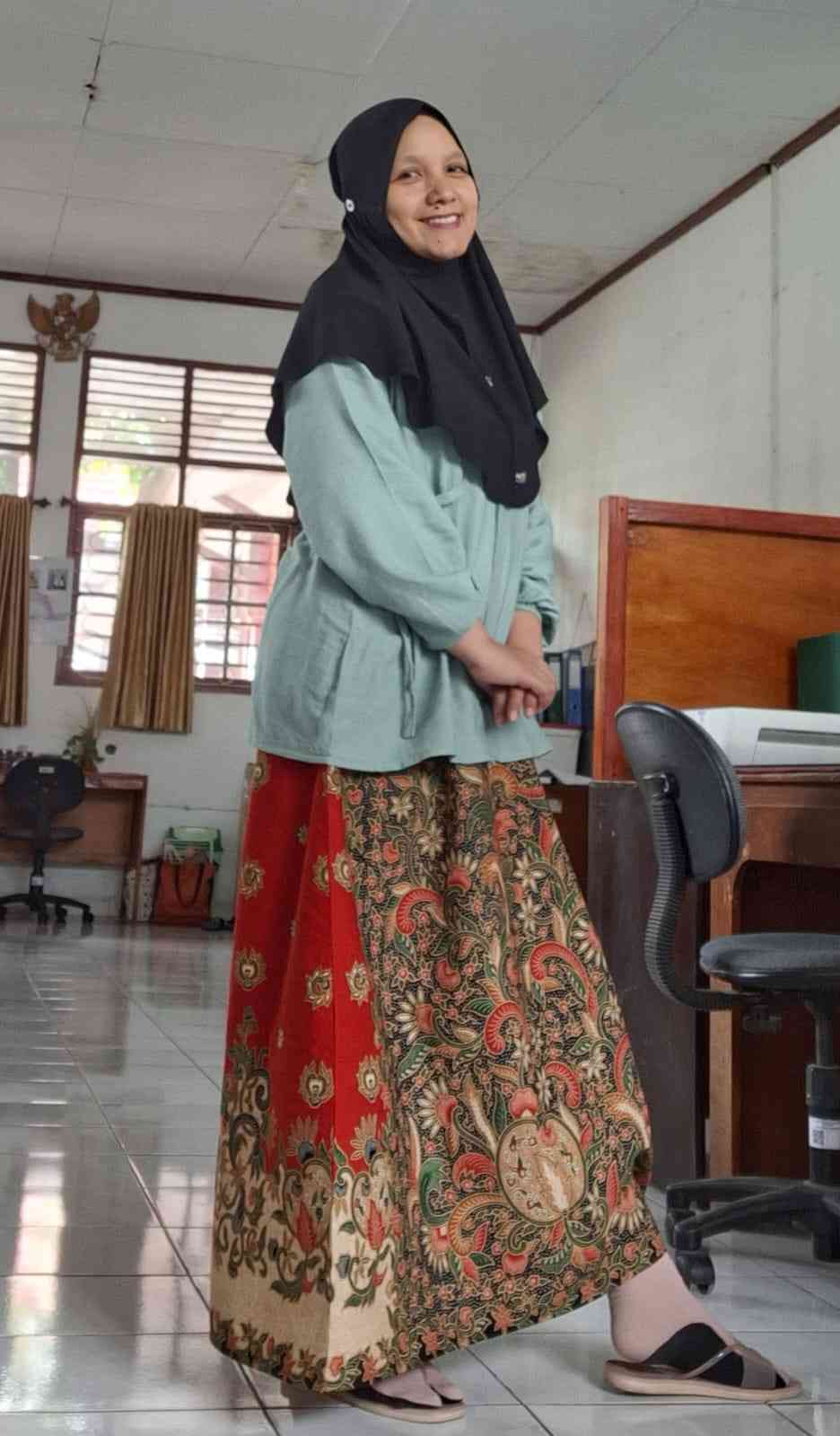 Kain Sarung Batik Disulap Menjadi Rok Cantik