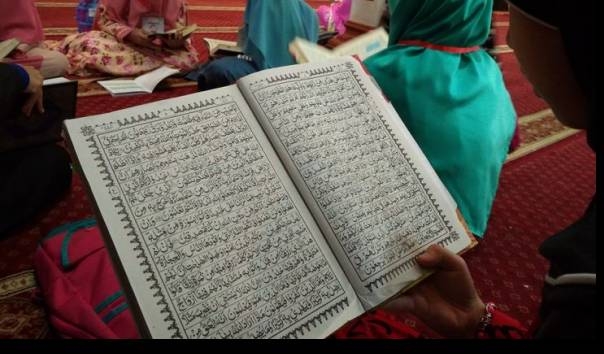 Pelaksanaan Khataman Al Quran bersama Para Bunda di Lingkungan Rumah