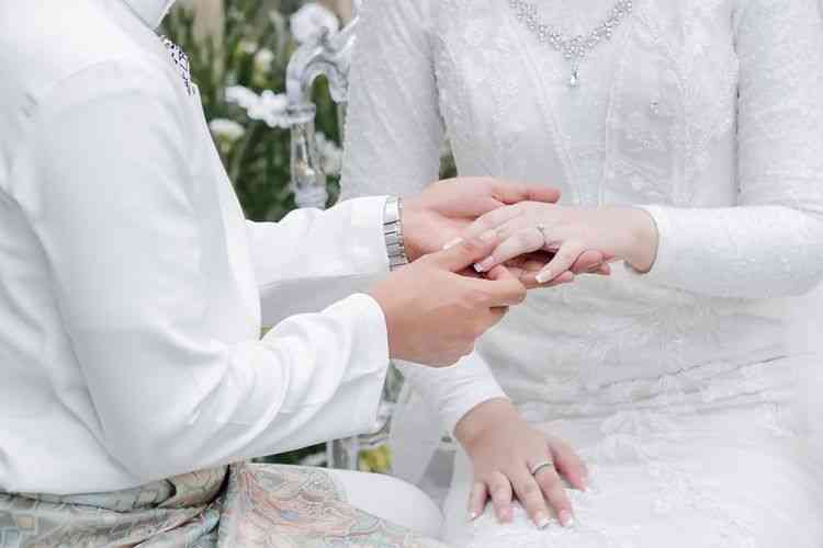 Saat Lebaran Ditanya "Kapan Nikah?" Ini Jawaban Lucu Anak Saya!