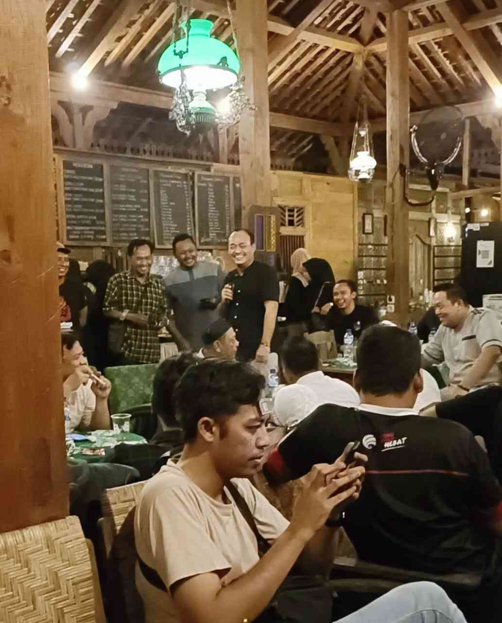 Serunya Bukber Awak Media dengan Wakapolres Ponorogo