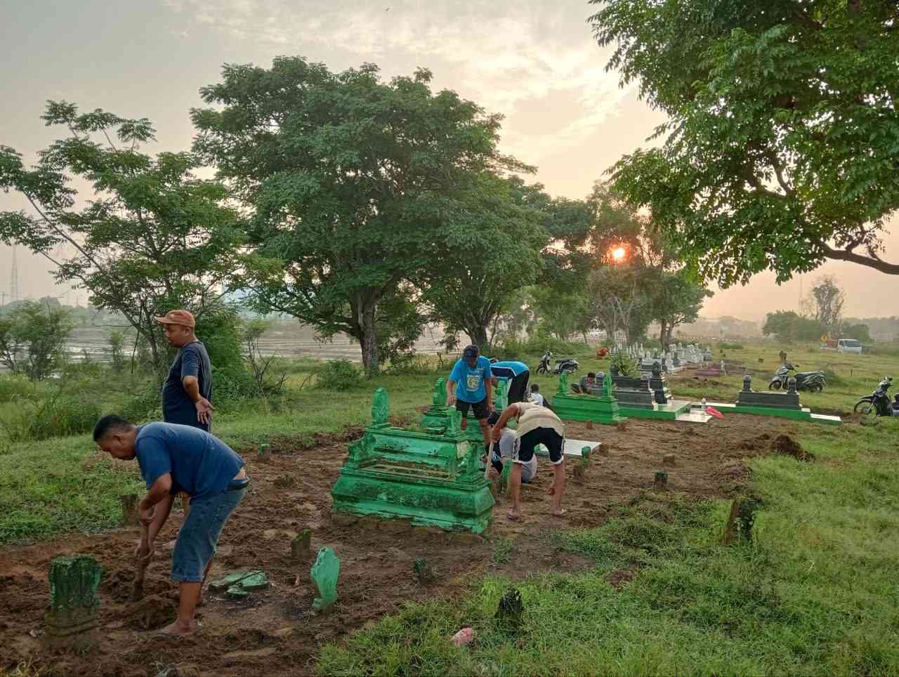 Ngosar di Sampang, Madura: Membangun Kebersamaan dalam Tradisi Bersih-Bersih Makam