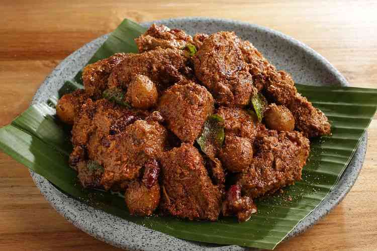 Rendang Hidangan Khas di Penghujung Ramadan