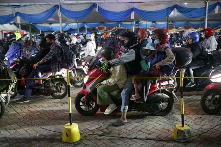 Memahami Mengapa Orang Pamer saat Mudik