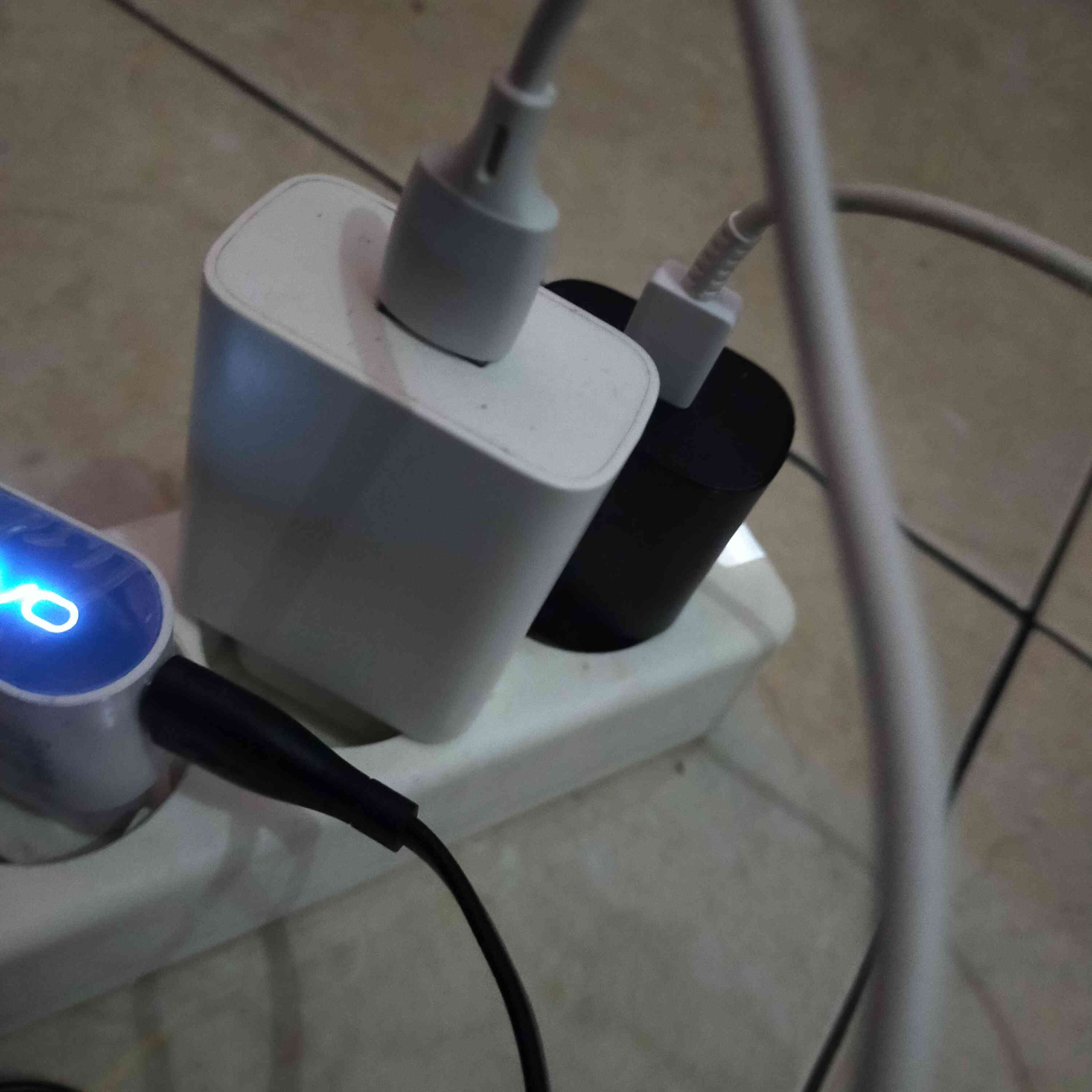 Charger HP & Lebaran, Harus Dirawat