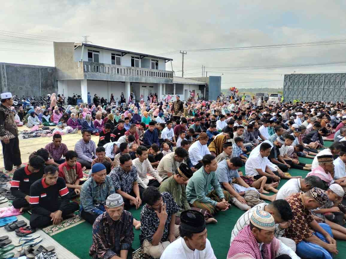 Ribuan Jamaah LDII Juwiring Padati Lapangan Pabrik Jamu untuk Sholat Idul Fitri, Senkom Mitra Polri Bantu Pengamanan