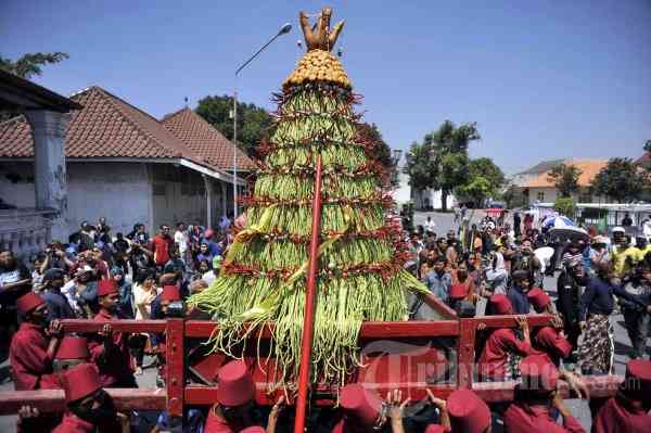 Grebeg Syawal: Antara Esensi Kehidupan dan Cerminan Feodalisme