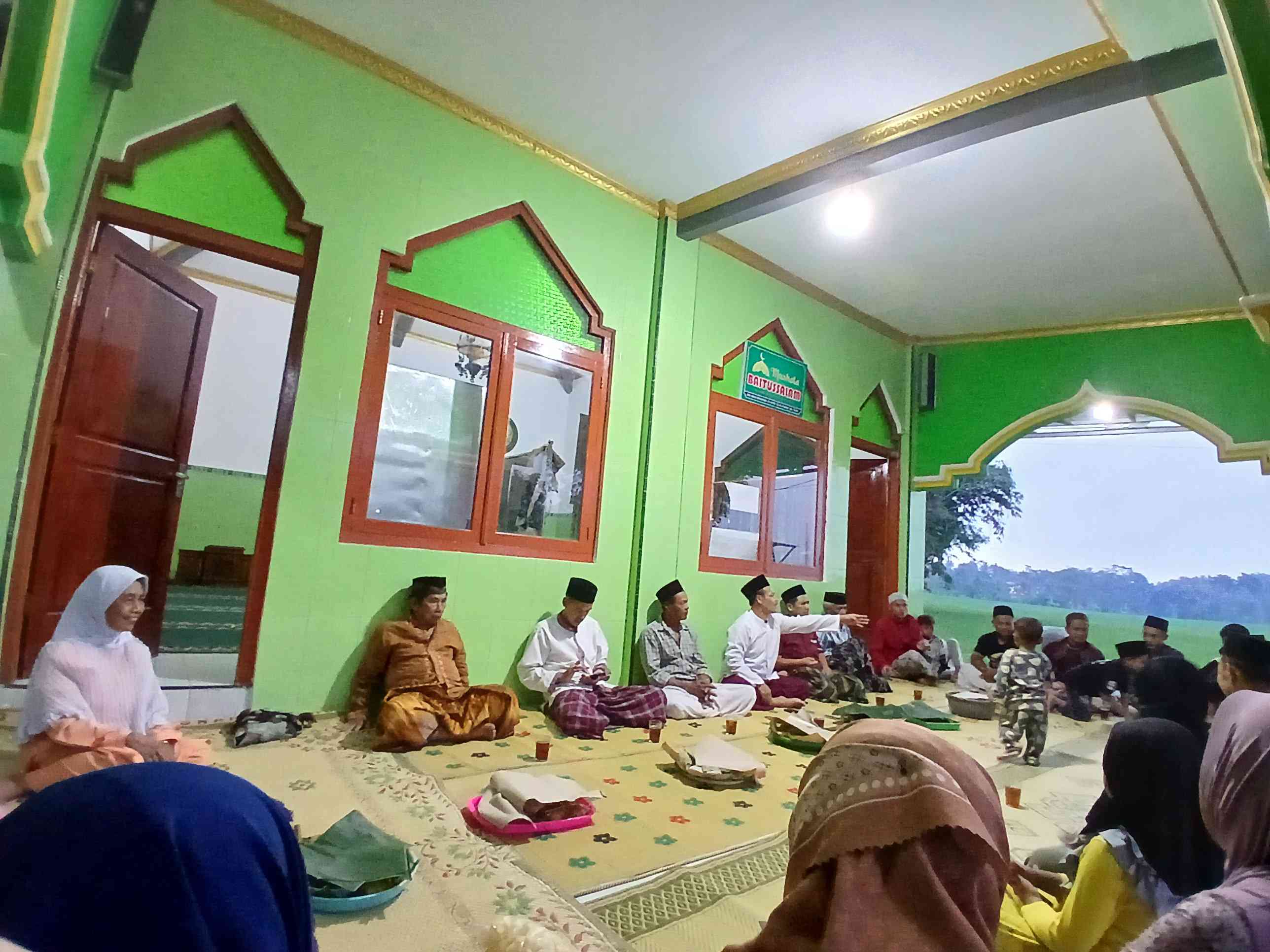 Kebersamaan Jamaah Mushola Baitussalam DI Penghujung Bulan Ramadhan