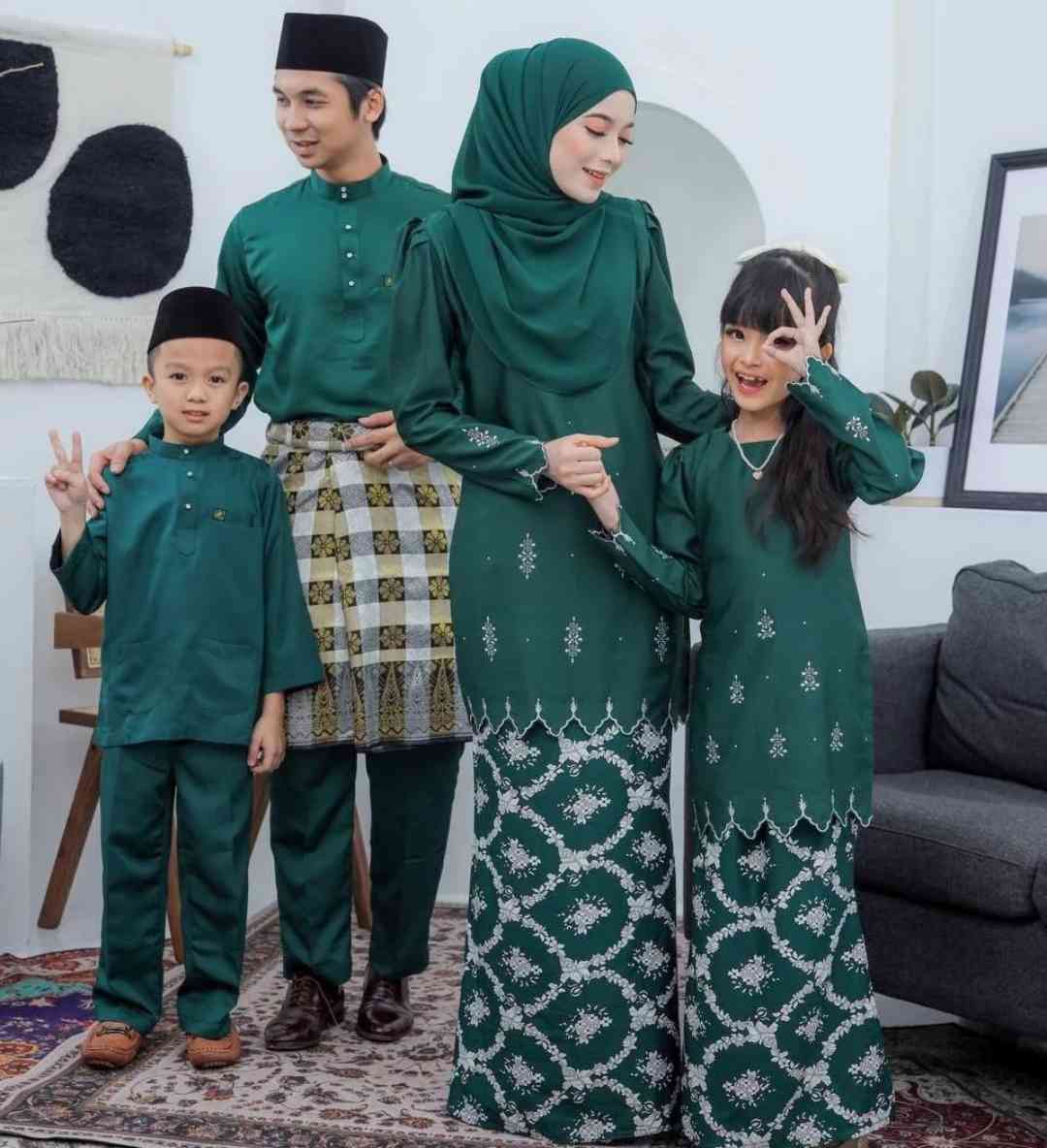 Tren Baju Lebaran 2024: Ini Dia Baju Kurung Melayu yang Tak Kalah Pamor