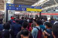 Hiruk Pikuk KRL Commuter Line Usai Libur Lebaran, Diwarnai Gangguan Perjalanan