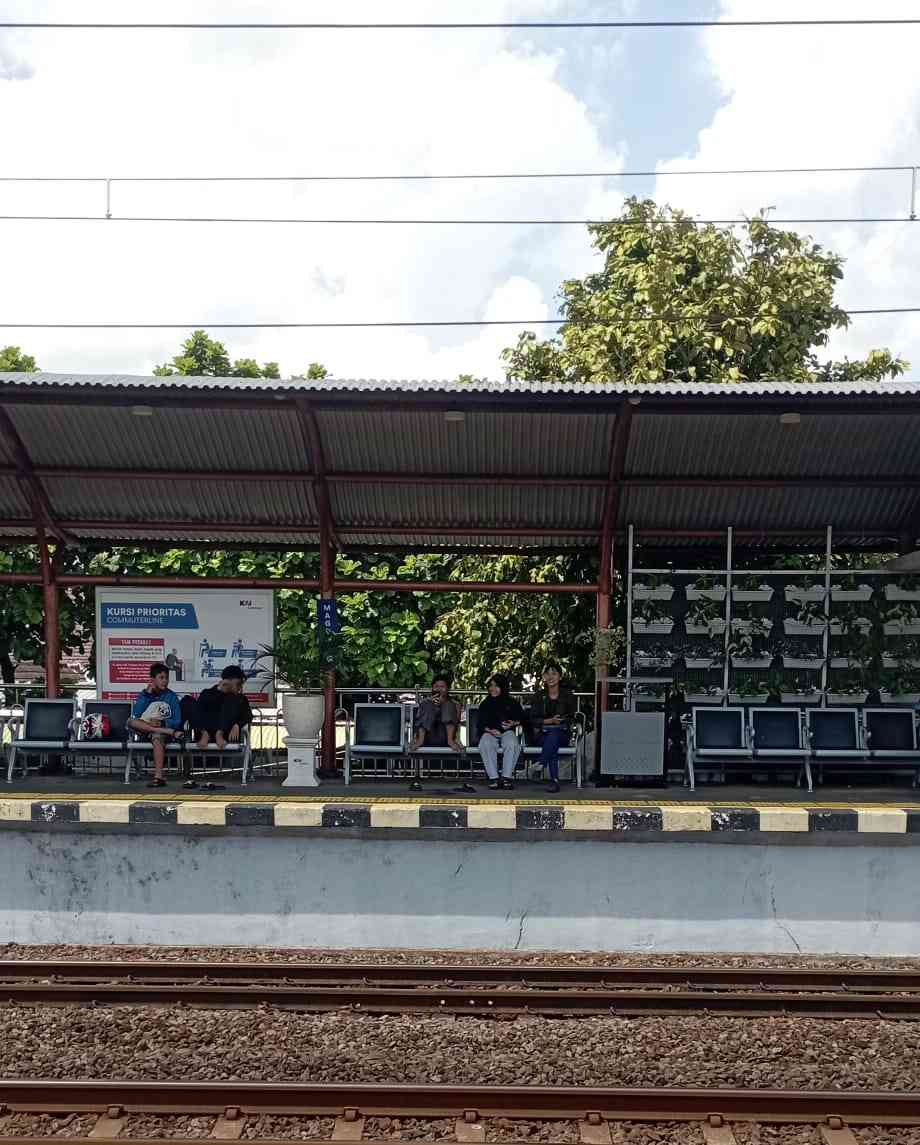 Lebaran 2024: KRL Jogja-Solo Dipadati Penumpang Liburan, Capai Rekor Tertinggi!