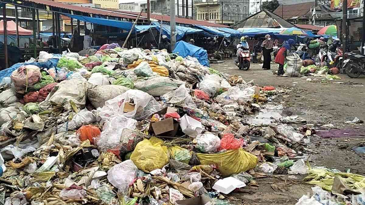 Membludaknya Sampah di Polewali Mandar Pasca Lebaran