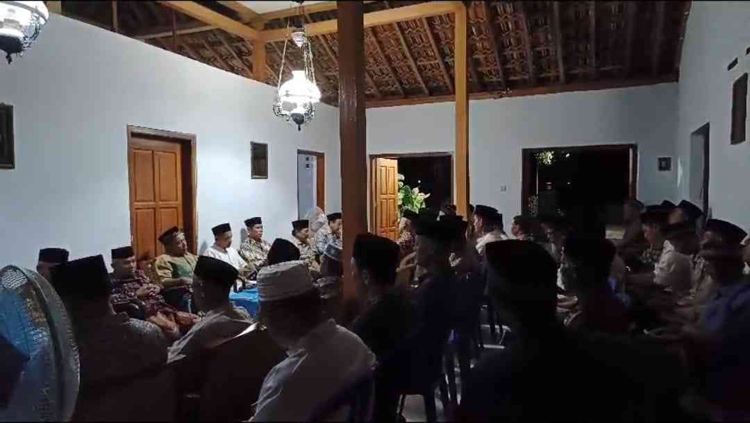 Puncak Malam Ramadan Ditutup dengan Tahlil di Kota Lorok, Desa Pagerejo