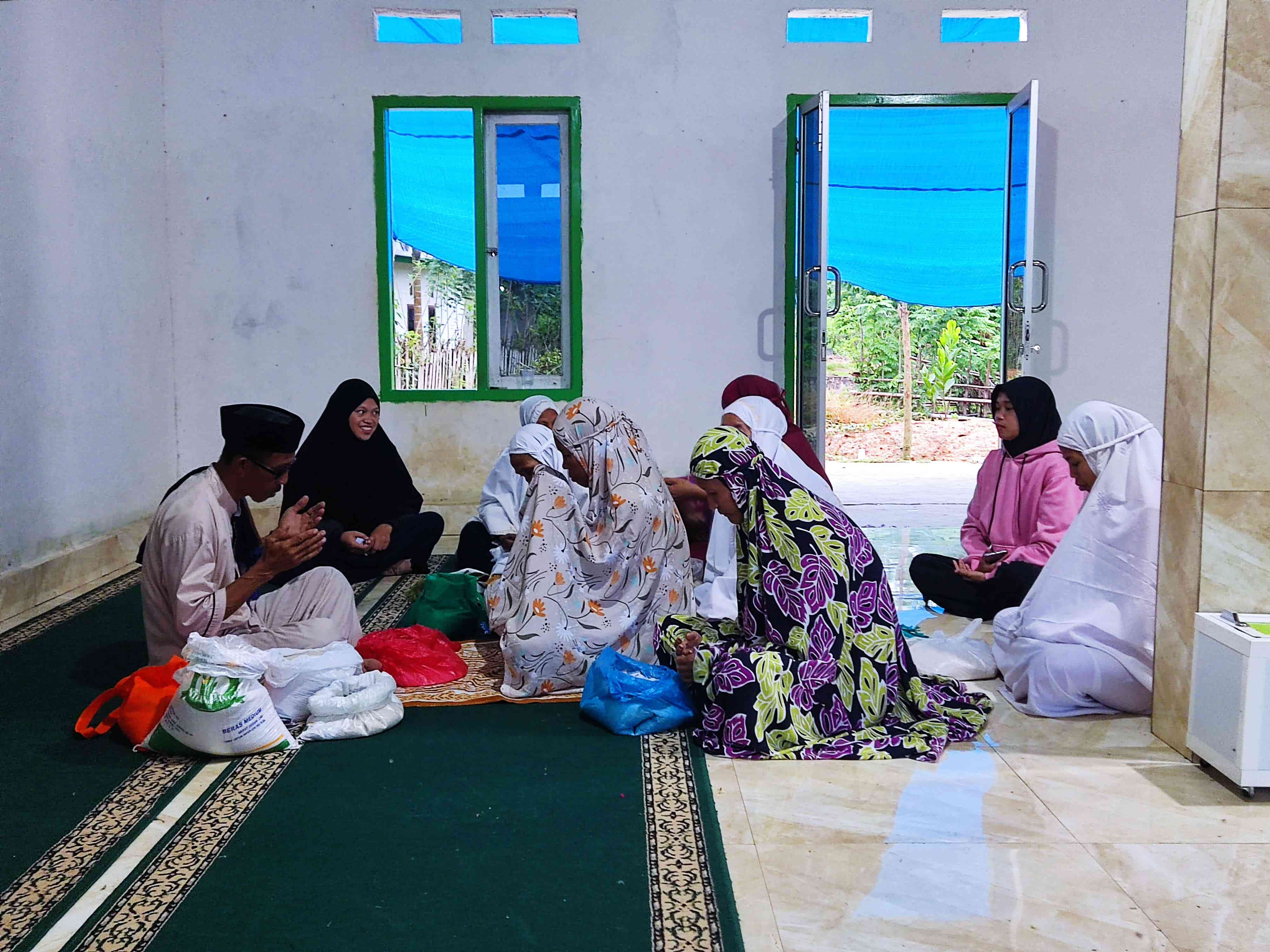 Proses Pembayaran Zakat di Mushola An-Nabi, Desa Laikaaha