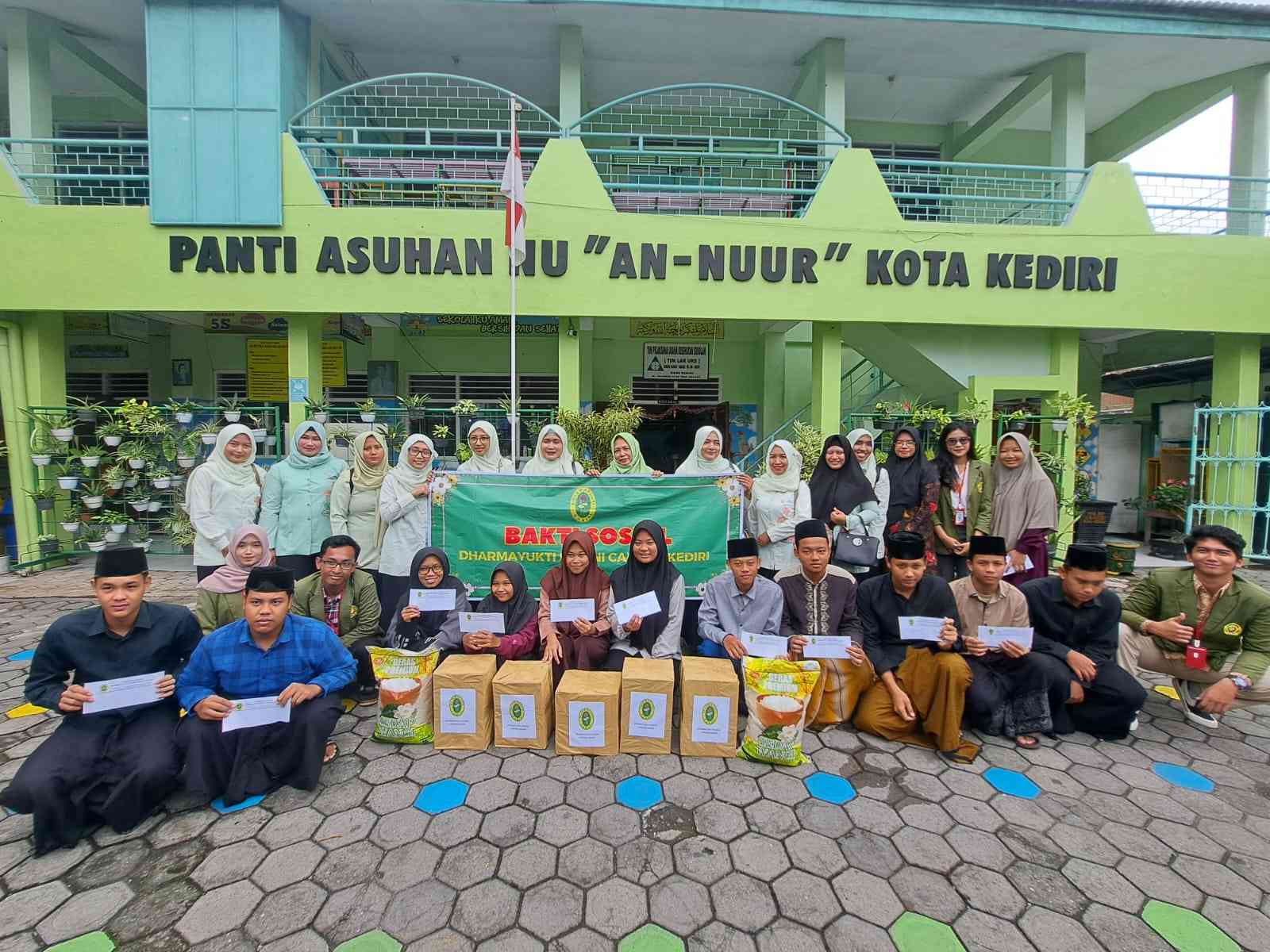 Aksi Sosial Mahasiswa Magang MBKM FH UPN Veteran Jawa Timur Bersama Organisasi Perempuan Peradilan Dharmayukti Karini Cabang Kediri