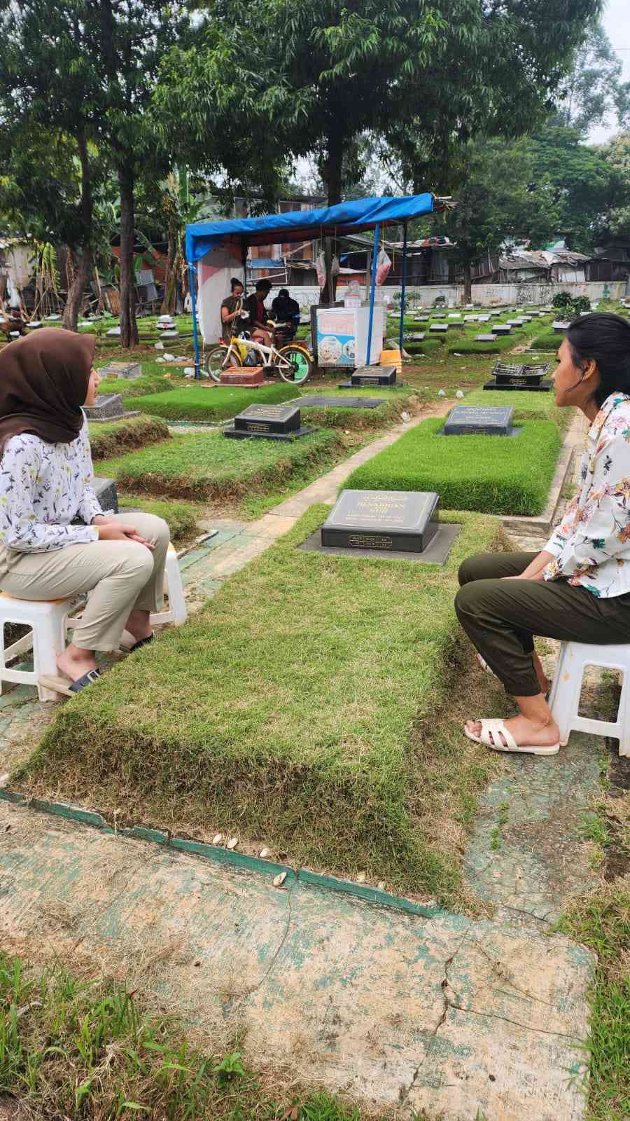 Tradisi Berkunjung ke Makam Tetap Melekat di Hari Raya