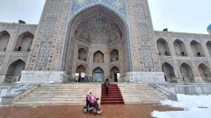 Fasilitas dan Aksesibilitas Non-Permanen dan Mental Kepedulian Uzbek di Registan Square
