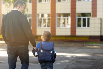 Ayah, Kelekatan, dan Mengantar Anak ke Sekolah