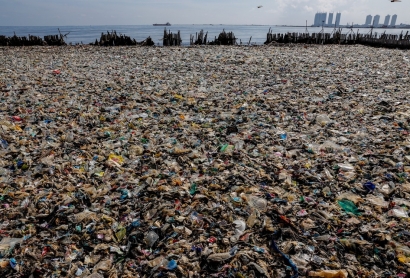 Sampah Plastik Bersih di Teluk Jakarta, Siapa Berani?