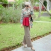 Chic dan Trendy Pakai Batik ke Kantor: Intip 5 Inspirasi Model Blus Batik Ini