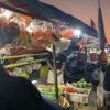 Kegembiraan Masyarakat Saat Harga Cabai Merah Turun di Pasar Perumnas Klender