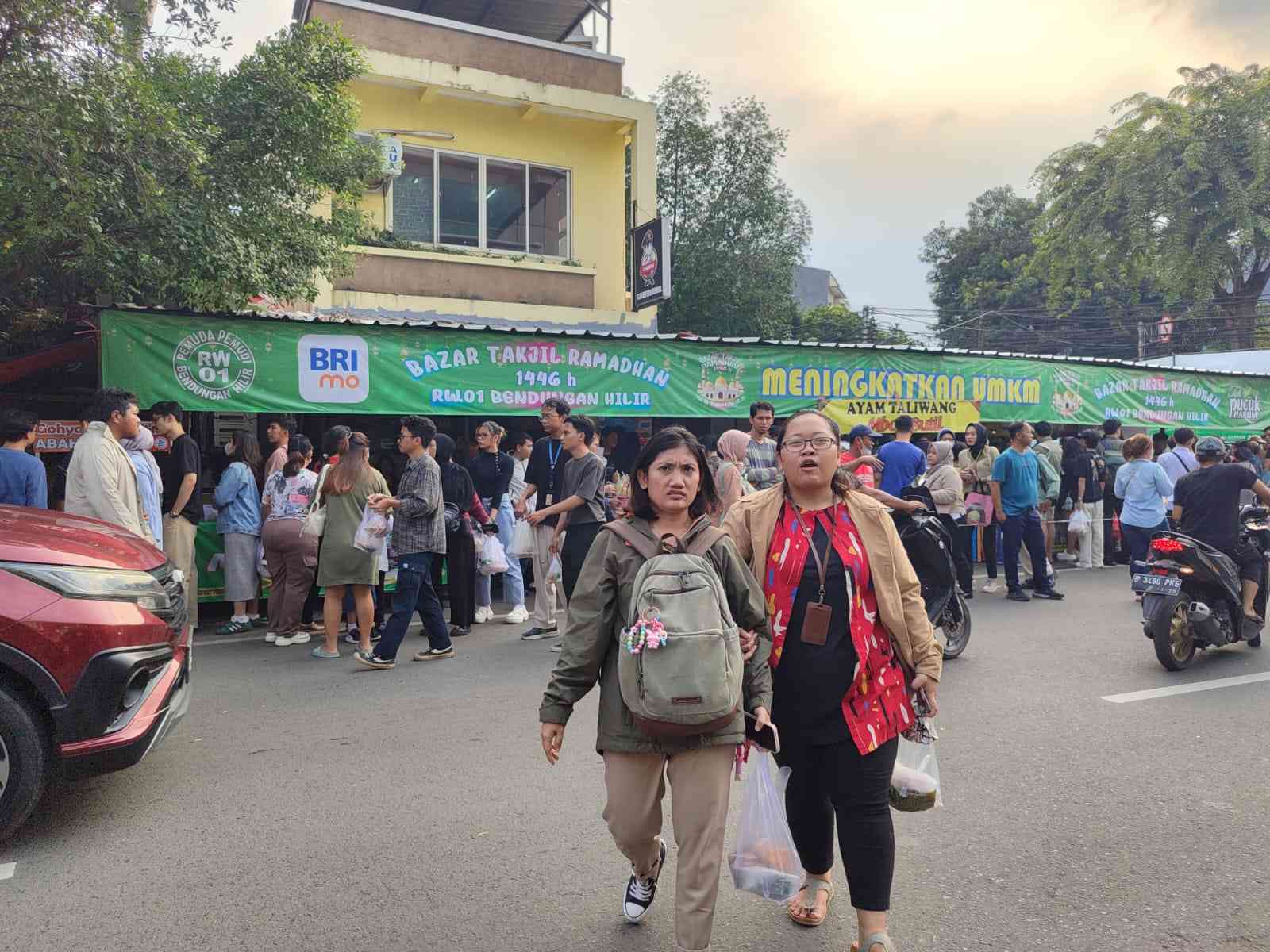 War Takjil Ramadan, Sensasi Berburu Makanan Berbuka Puasa Siapa Cepat Siapa Dapat