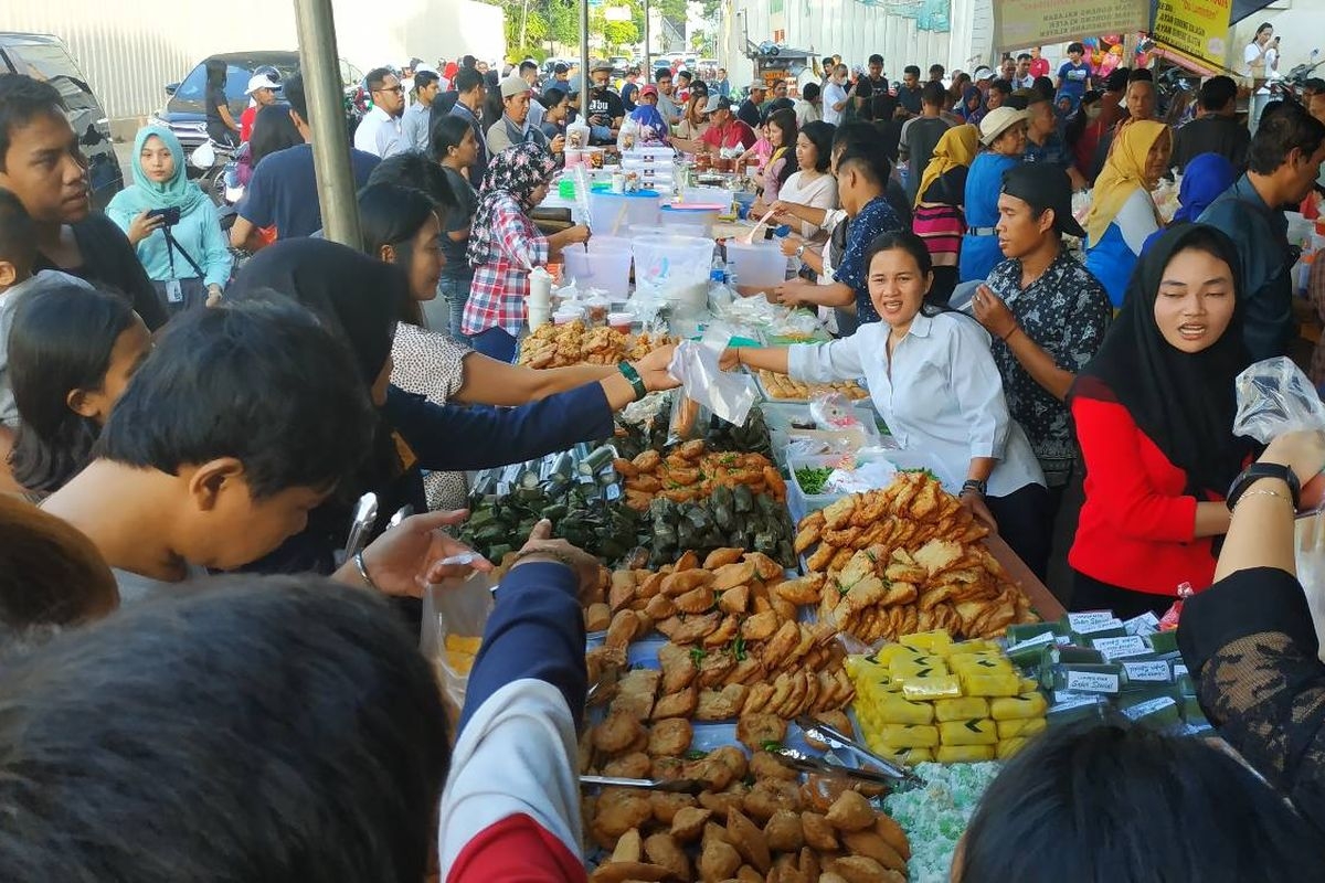 "War Takjil" demi Kolak Pisang